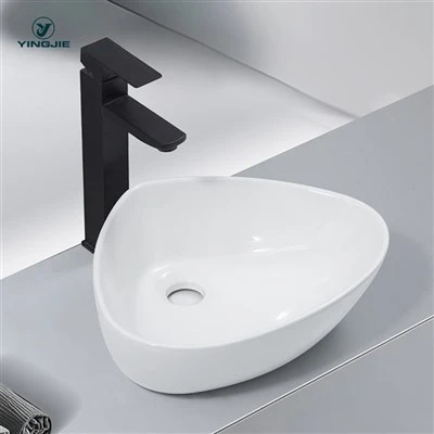 Triangulêre Wite Keramyske Countertop Basin